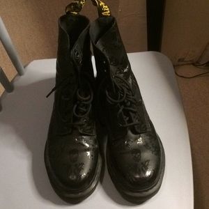 💖Brand new Dr Martens skull boots